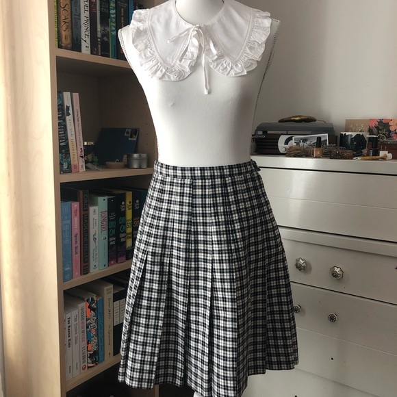 Black and White Plaid Pleated Tennis Skirt - Picture 2 of 6